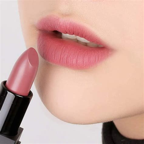 son moi  gai thich ban chay nhat hien nay