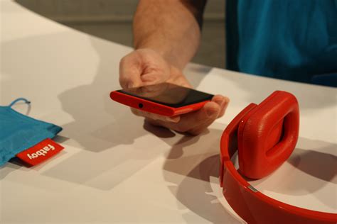 A closer look at Nokia Lumia 920’s body and remarkable PureView camera