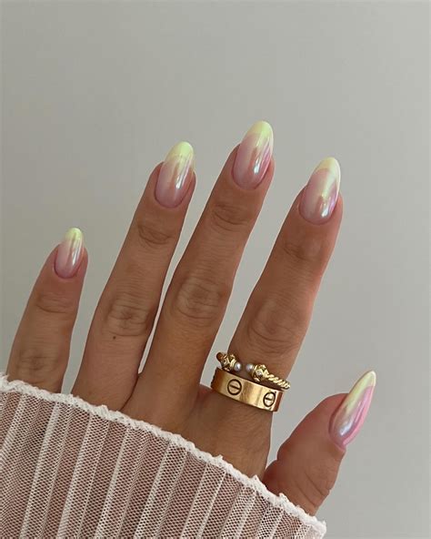 21 Cool Yellow Chrome Nail Ideas (2025) - DrExplains
