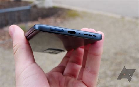 Moto Edge (2022) review: Good, but still not good enough