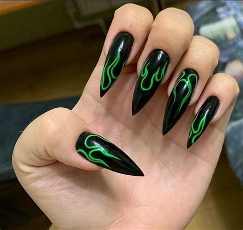 🍁🍂💅🍂🍁 | Siyah akrilik tırnaklar, Cadılar bayramı tırnakları, Tırnak ...