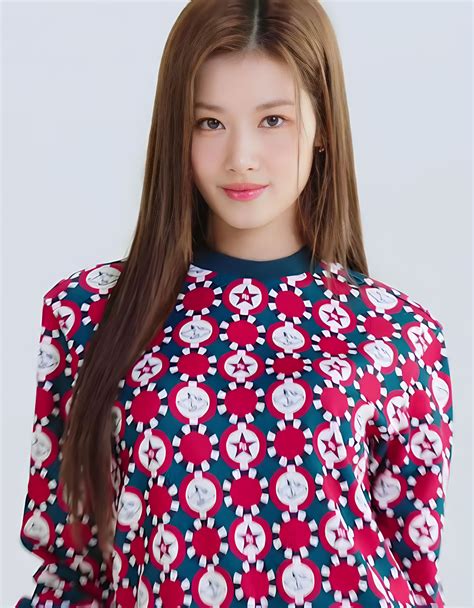 File:Sana Minatozaki for Pearly Gates Korea 01.jpg - Wikimedia Commons