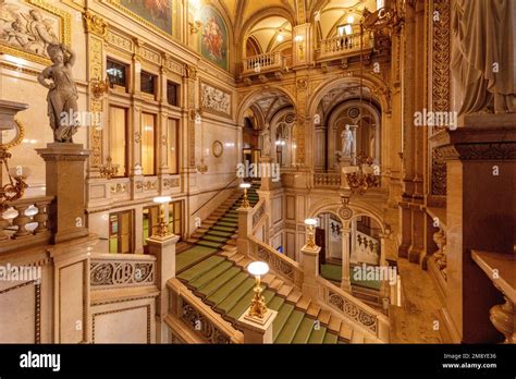 The Vienna state opera house Stock Photo - Alamy