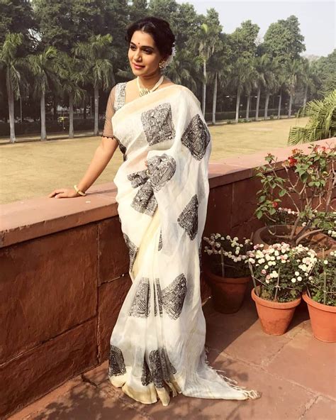urmila kanetkar vintage   white black printed saree  fashion