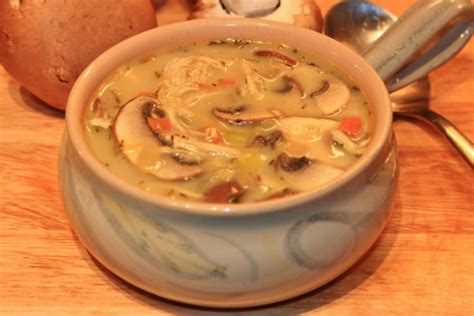 Суп с макаронами и грибами ИНгредиенты: вода 2 л макароны (паутинка) 50 ...