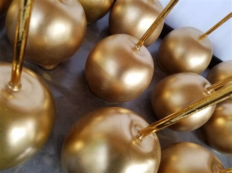 Pin by Taaj's Sweet Treats on Gold Candy Apples | Gold candy, Candy ...