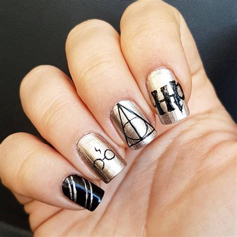 Harry Potter Nail Art Ideas Beauty Wizards Will Want to DIY | Harry ...