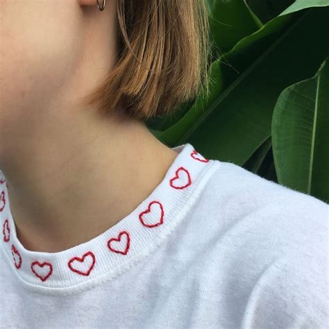 Вышивка на футболке: 20 идей, схемы и фото | Embroidered heart, Hand ...