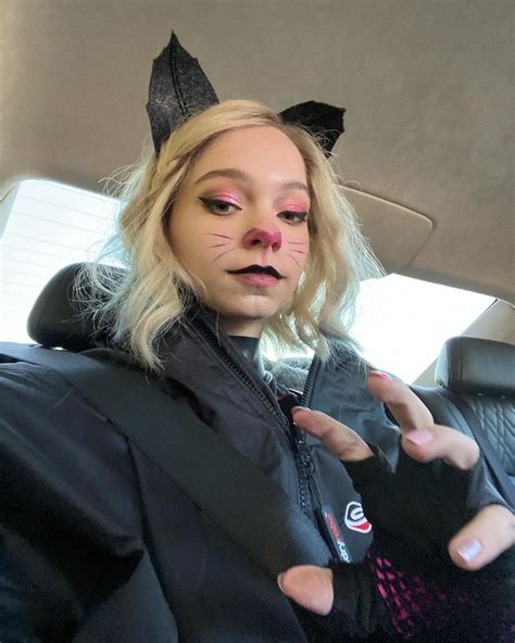 Emma Myers [Wednesday] : r/geekboners