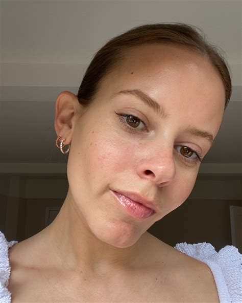 Solawave Review 2026: Does The Red Light Skincare Wand Work?