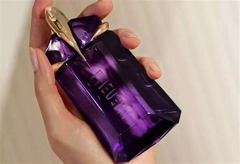 13 Best Amber Perfumes: Amber Fragrances for Fall & Winter