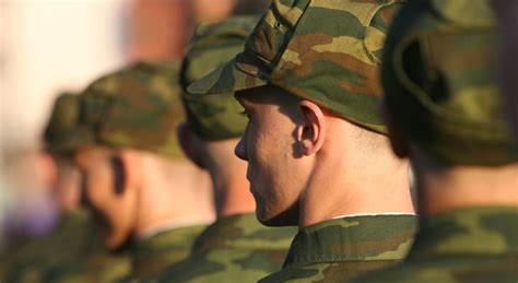 Что подарить парню на проводы в армию: практичные советы от военкома