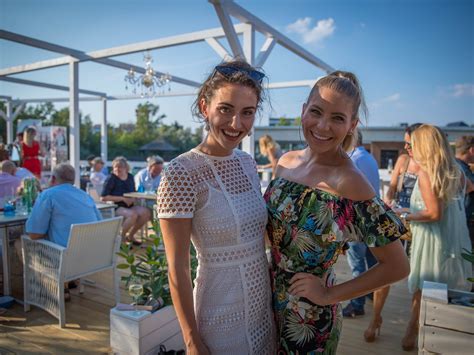 Beach Club Flair: sky53 summer lounge eröffnete in der Blauen Lagune