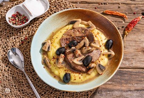 Свински черен дроб с гъби от MateKitchen