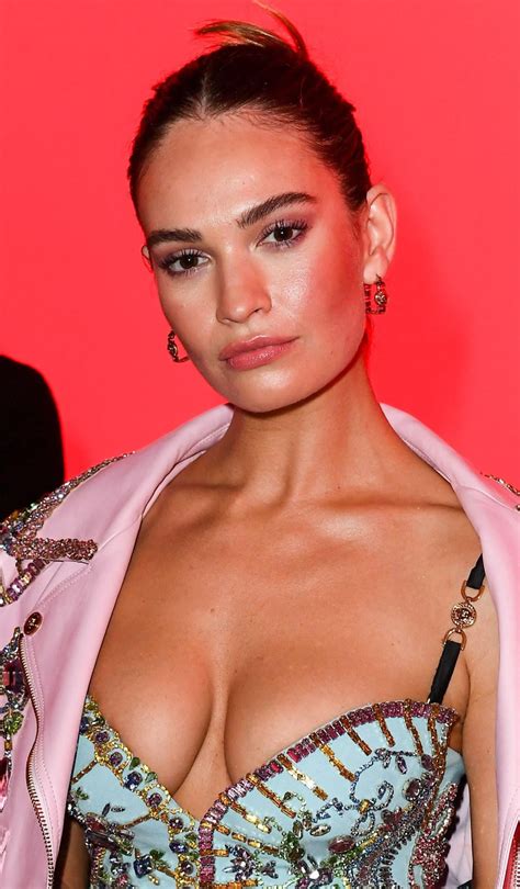 Lily James : r/Celebswithbigtits