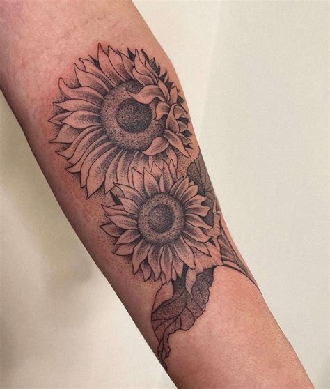 The Meaning Behind Sunflower Tattoos (Plus Tattoo Inspiration) – Self ...