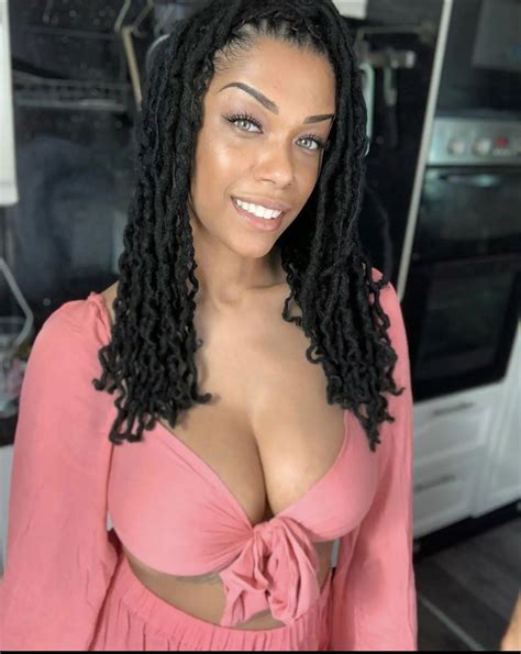 GIA Renae | Scrolller