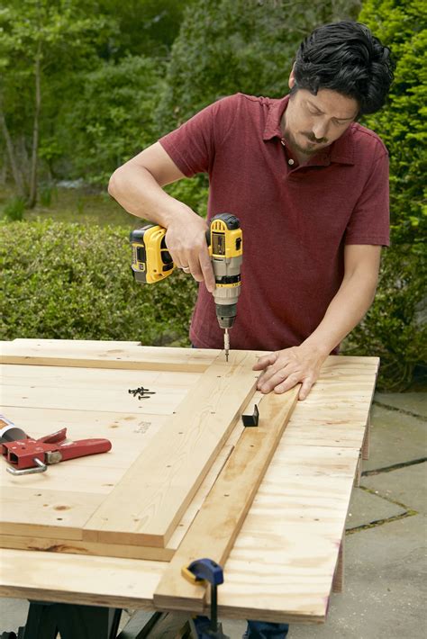 How to build a sliding barn door in 14 steps – Artofit