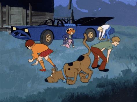 Searching Scooby Doo GIF - Searching ScoobyDoo TheGang - Discover ...