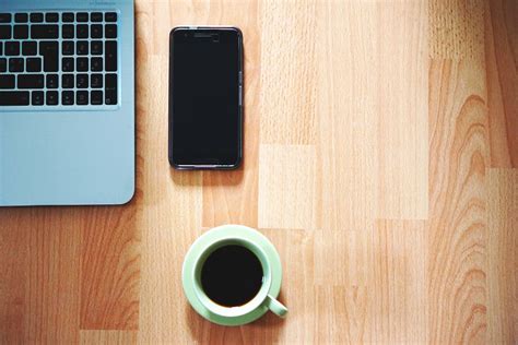 gambar laptop komputer smartphone kerja kayu keyboard teknologi