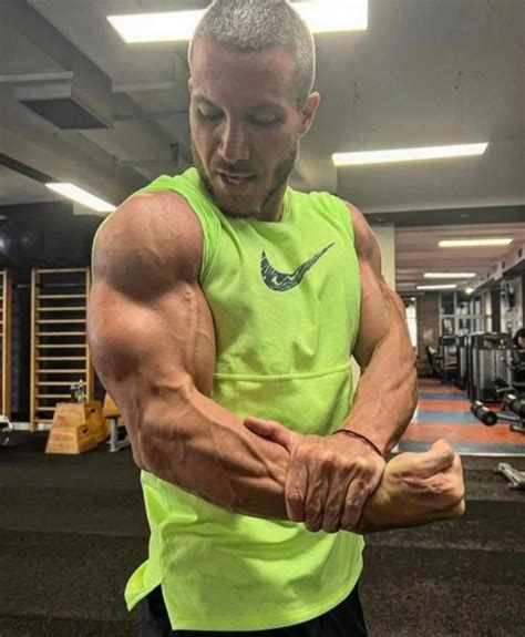 Sasa Kovacevic, 37 years old (singer from Serbia) : r/nattyorjuice