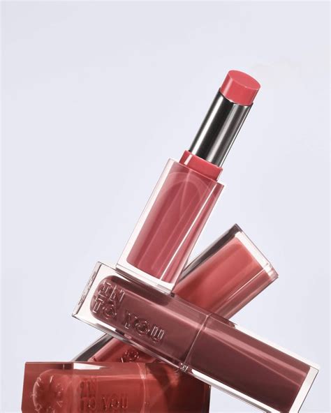 glow lipstick takes  lead    selling lipsticks