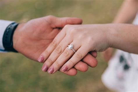 55 Ucapan Happy Engagement yang Manis dan Berkesan | kumparan.com