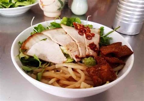 Cao lau Hoi An: Top 10 Delicious and Popular Restaurants in Hoi An Ancient Town - Danang ...