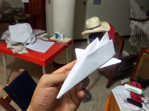 LEBV / Teoría de la Arquitectura III: TEORÍAS AVIONES DE PAPEL