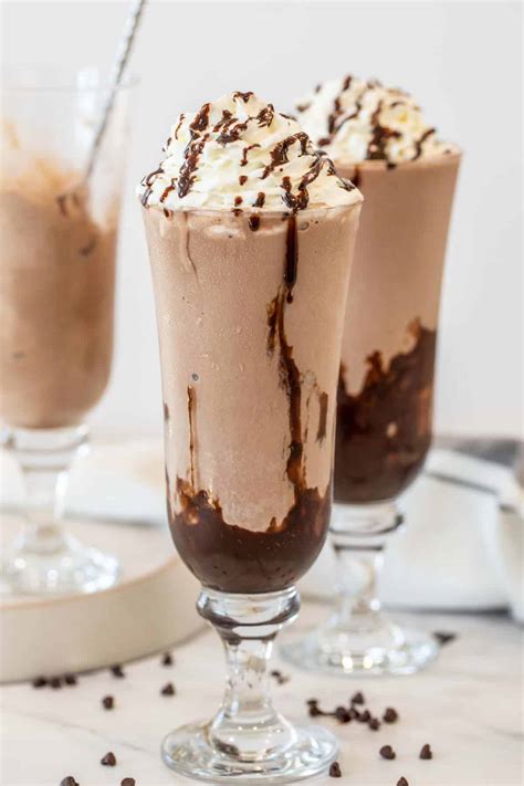 The BEST Chocolate Milkshake Recipe - Valentina's Corner
