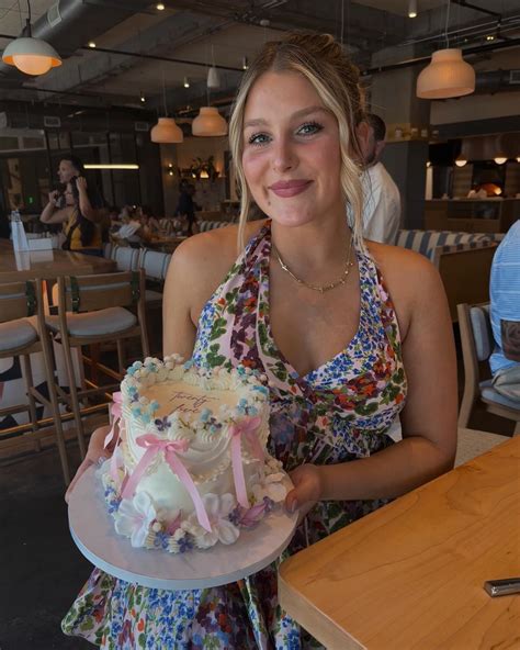 Emma White (@emma_white33) • Instagram photos and videos