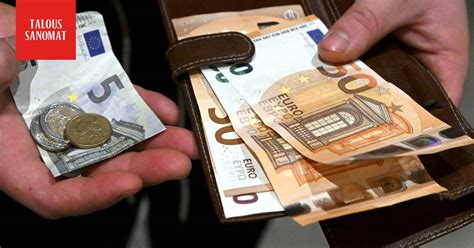 Suomalaisten käteen jäävät tulot pienenivät – yksi syy kutisti ...