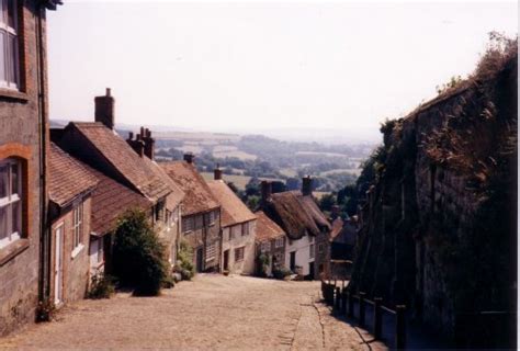 Pictures of Tisbury, Wiltshire, England | England Photography & History