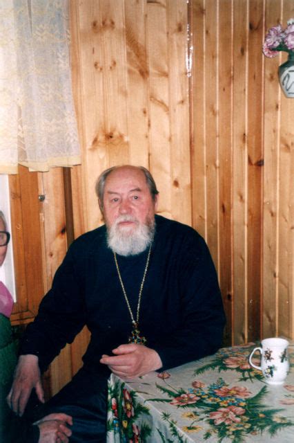 Батюшка на кухне, где принимал людей. 6 мая 2004 г. © Православное ...