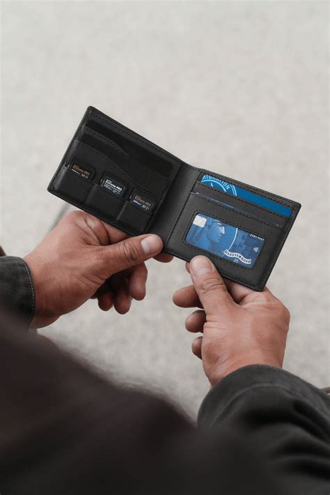 SANDMARC debuts new full-grain leather SD card wallet for creators