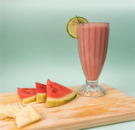 Premium Photo | Organic fruit smoothy made with fresh ingredients