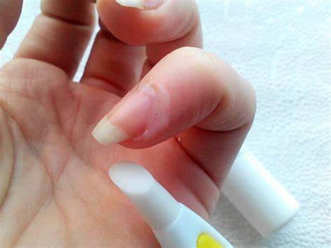 Красивый маникюр с Eveline. Шаг 1 - Экспресс-удалитель кутикулы Nail ...