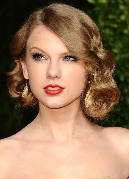 Taylor Swift is back and her natural curls are causing a sensation ...