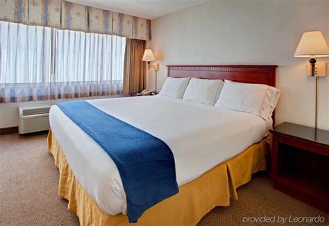 HOLIDAY INN EXPRESS SAN DIEGO DOWNTOWN SAN DIEGO: LOW RATES, SAVE ON ...