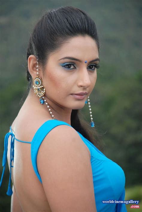 kannada actress ragini dwivedi  saree