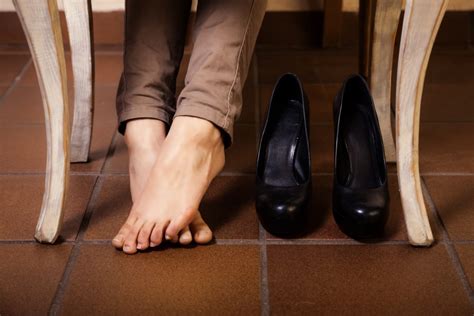 Что делать, если пахнут ноги и обувь: народные и аптечные препараты от ...