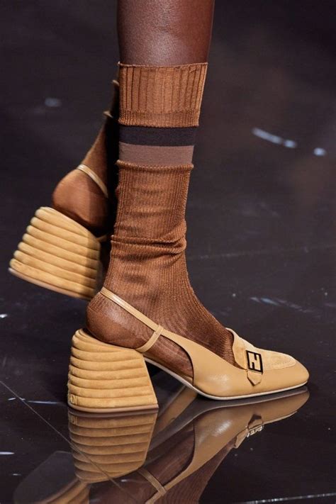 Pin by Nadin-Go on fashion2020 | Trending shoes, Women's summer fashion ...