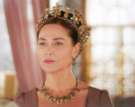 Pin by Facu M on Sultana Madre | Jewelry, Crown jewelry, Fashion