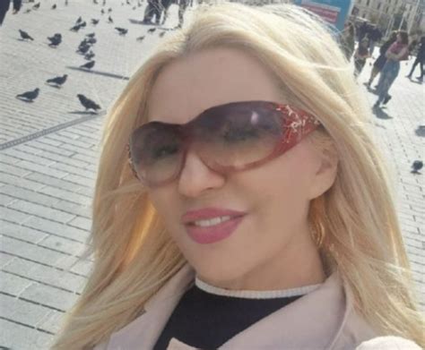 Една от най-емблематичните попфолк певици на XX век навършва 60 години ...