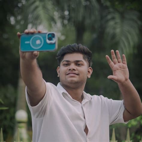 krish shaw vloger