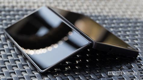 Реальные фото складного смартфона ZTE Axon M | gagadget.com