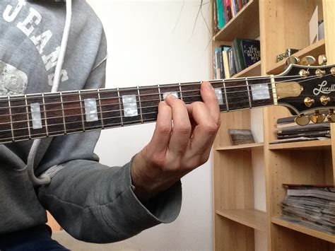 Nočná mora gitaristov - barré akordy - Lekcie gitary