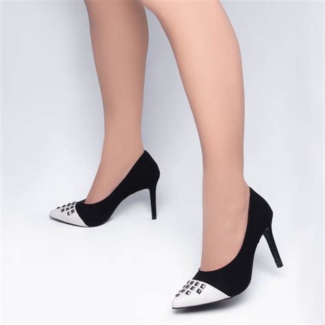 Sapato Preto E Branco Feminino - Sapato Feminino Scarpin Preto e Branco | Torricella | Shopee Brasil
