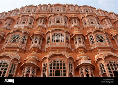 view   newly restored hawa mahal palace   pink city  jaipur
