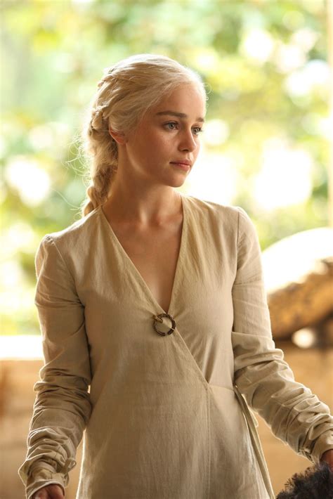 Photos game of thrones actress emilia clarke as dany – Artofit